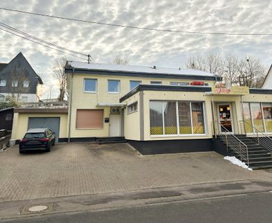 Vermietetes Wohn- und Geschäftshaus in zentraler Lage von Reichshof!