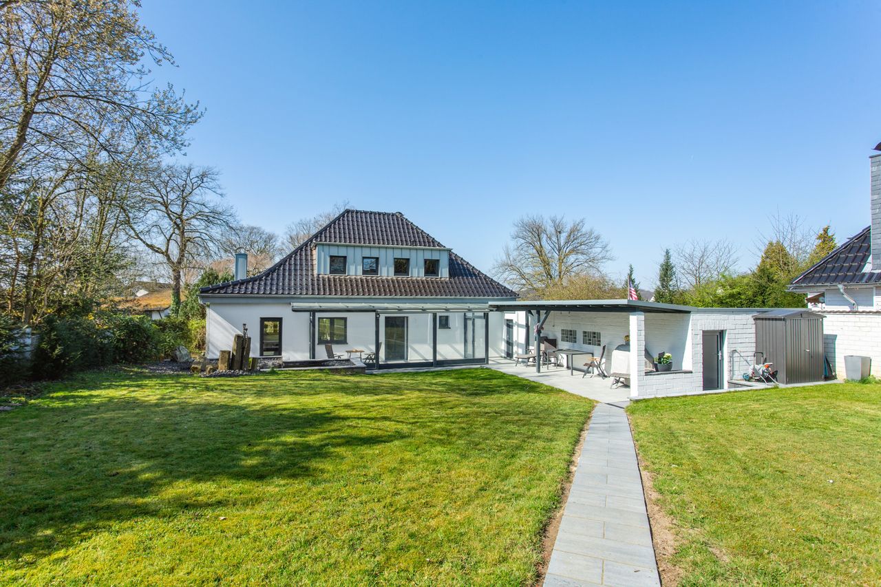 Luxuriöses Einfamilienhaus in ruhiger Lage – komplett kernsaniert
