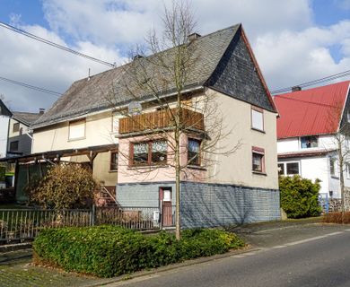 Freistehendes Einfamilienhaus mit Veranda nahe Rennerod!