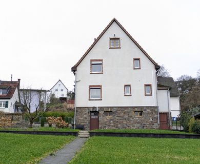 **PREISREDUZIERUNG**
Teil modernisiertes, gemütliches Einfamilienhaus mit großem Garten – Nahe Zentrum!