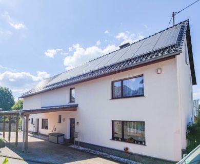 Reduziert! Geräumiges Einfamilienhaus mit vielen Extras, wie Pool, Sauna, Lift, Photovoltaikanlage und Wärmepumpe!