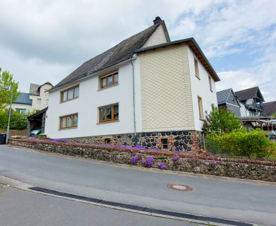 Großzügiges, historisches Einfamilienhaus ohne Denkmalschutz mit Nebengebäuden und Garten sucht Sie!