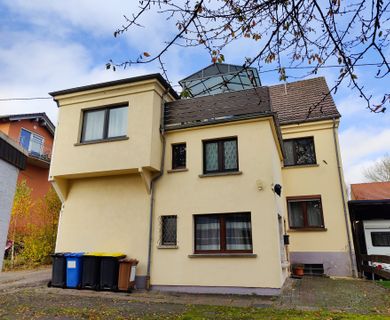 Geräumiges Wohn-/Geschäftshaus in zentraler Lage von Flammersfeld!