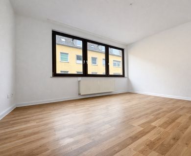 FRISCH RENOVIERTE 4-ZIMMERWOHNUNG MIT BALKON IN KREFELD ZU MIETEN!