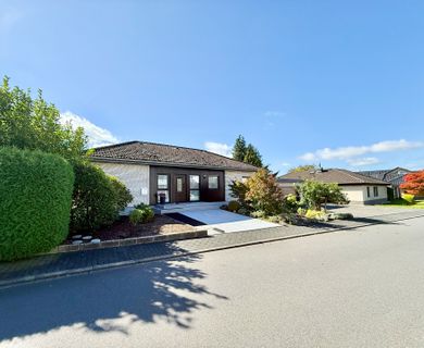 Exklusiv in Hachenburg! Top gepflegtes + 2015 umfangreich saniertes Wohnhaus am Stadtrand!!!