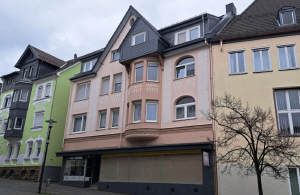 Wohn- und Geschäftshaus mit schönen Stil-Elementen in direkter Zentrumslage