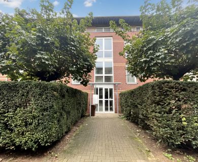 HELLE 2-ZIMMERWOHNUNG MIT GROßEM BALKON ZU MIETEN!