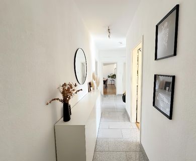 DÜSSELDORF-PEMPELFORT: TOP GESCHNITTENE, HELLE 3-ZIMMERWOHNUNG IN TOLLER LAGE DÜSSELDORFS!