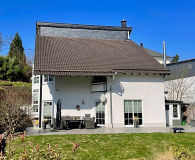 Individuelles Architektenhaus mit Einliegerwohnung in Gummersbach-Strombach!