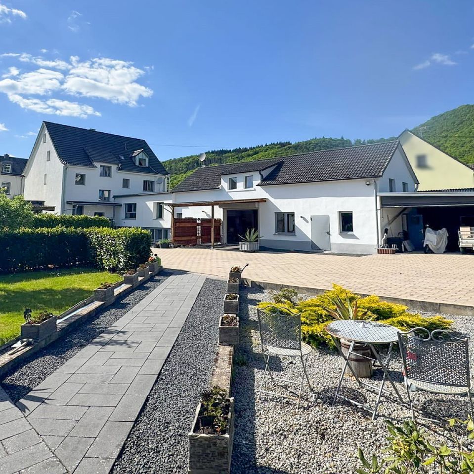 Topp saniertes Wohnhaus 2 – 3 Wohnungen + Nebengebäude + Werkstatt