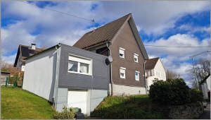 Freistehender Einfamilienhaus mit Garage in der Nähe der Aggertalsperre