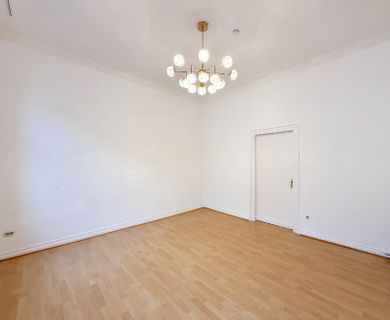 SANIERTE 3-ZIMMERWOHNUNG IM ALTBAU ZU MIETEN!