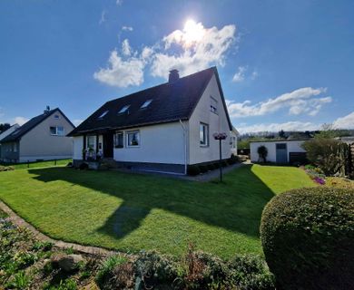 Zweifamilienhaus mit Keller, Garage in Fröndenberg Frömern in Ortsrandlage
