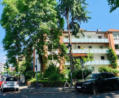 Stilvolle 2-Zimmer-Wohnung mit 2 Balkonen und Doppelstellplatz in Bestlage von Düsseldorf-Oberkassel