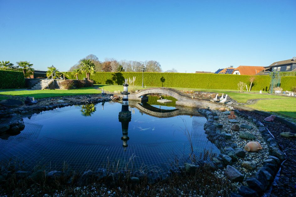 ... auf traumhaft schönem Grundstück