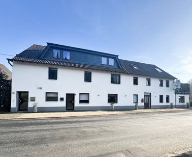 Kapitalanlage oder Eigennutzung! Ländliches Anwesen mit Gastronomie, 3 Wohneinheiten und Grünflächen in Windeck!
