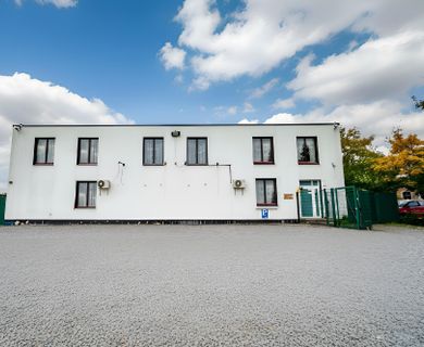 GEWERBEOBJEKT MIT VIELSEITIGEN NUTZUNGSMÖGLICHKEITEN IN VERKEHRSGÜNSTIGER LAGE VON MOERS