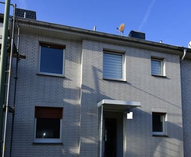 Schmuckkästchen! Reihenmittelhaus mit Garage in Duisburg – Homberg