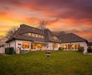 TOLLES ANWESEN MIT SCHWIMMBAD IN KREFELD-KLIEDBRUCH!