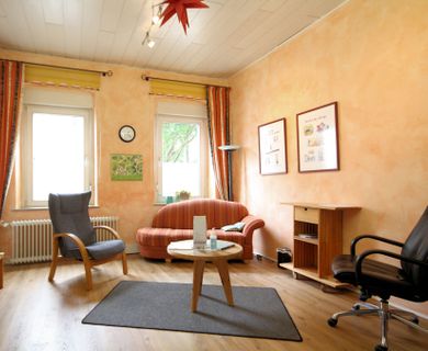 Besonderheit – im Zentrum von Dülken. Haus mit Carport, Innenhof und Dachterrasse.