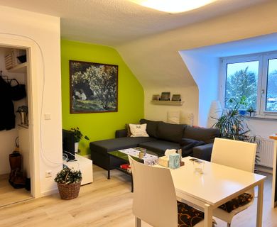 Frankenforst: Gemütliches Wohnen im Dachgeschoss