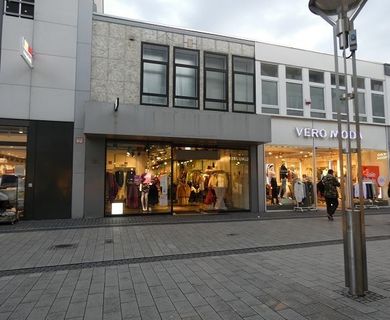 TOP GELEGENHEIT: LADENLOKAL IN 1A-LAGE DER KREFELDER FUSSGÄNGERZONE ZU VERMIETEN!