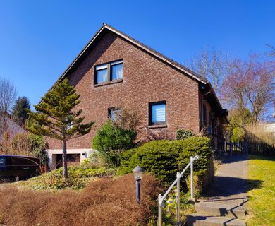 Verklinkertes Einfamilienhaus in Flammersfeld auf großem Grundstück mit separatem Bauplatz!