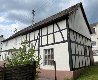 **PREISREDUZIERUNG** 
Solides Einfamilienhaus mit Gestaltungsspielraum in ruhiger Ortsrandlage!