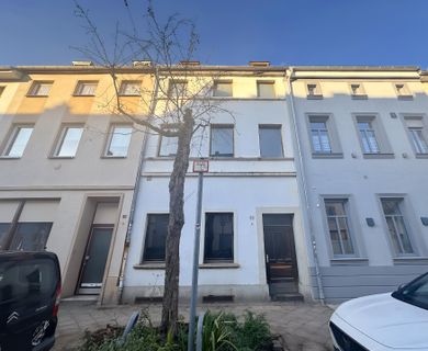 KR: LEERSTEHENDES, SANIERUNGSBEDÜRFTIGES MEHRFAMILIENHAUS ZU KAUFEN