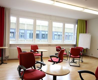 ALLES NEU! SANIERTE GEWERBEEINHEIT MIT 166 M² FLÄCHE IN KREFELD ZU MIETEN