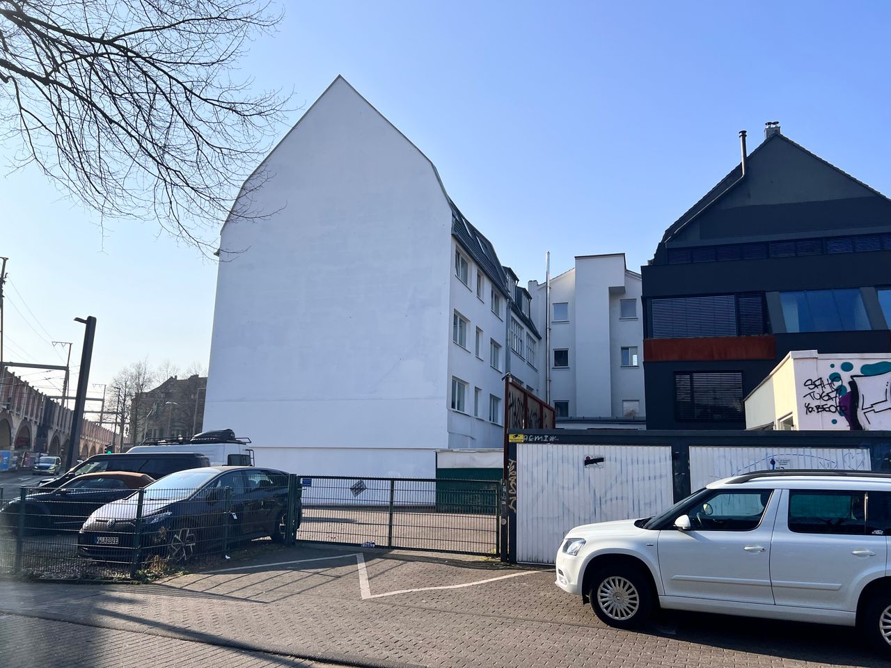 Garagen und Freifläche