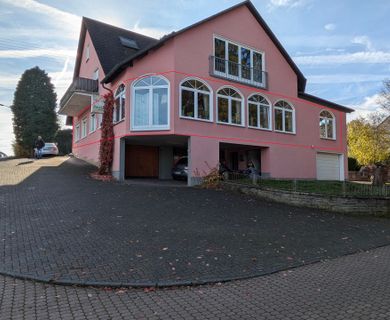 Barrierefreie Gewerbefläche mit ca. 110 m² und 10 Stellplätzen – Ideal für Praxis oder Büro!