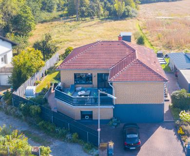 Wohnen in ruhiger Ortsrandlage – Großzügiges, top gepflegtes Einfamilienhaus mit ELW!