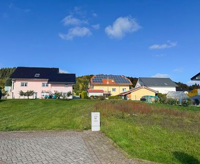 *RESERVIERT* Großzügiges Grundstück in ruhiger Seitenstraße- mit guter Anbindung ideal für Pendler