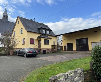 ***RESERVIERT*** Einfamilienhaus mit großem Nebengebäude – großzügiges Grundstück inklusive!