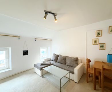 MÖBLIERTE 4-ZIMMERWOHNUNG IN ALTBAU ZU MIETEN!