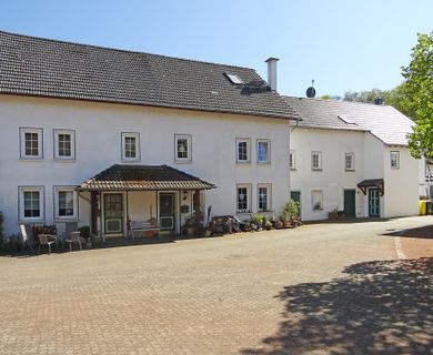 Exklusives, großzügiges Reihenhaus mit Traumgarten im Grünen zur Miete auf einem Gutshof!