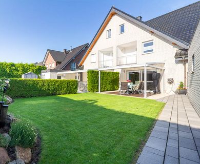 KÄUFERPROVISIONSFREI: Charmante Doppelhaushälfte mit Kamin und Garten in ruhiger Sackgassenlage!