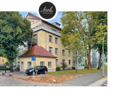 Möblierte 2-Zimmer-Wohnung: Wintergarten mit tollem Blick, hochwertiger Ausstattung + Stellplatz