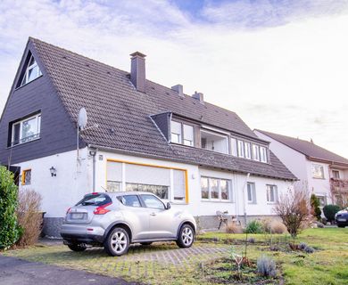 Doppelhaushälfte (WEG) mit Garten und Keller