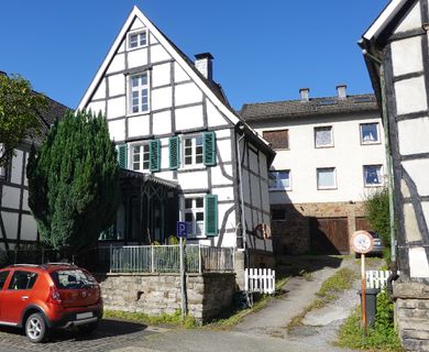 Modernisiertes ca. 150 m² großes Fachwerkhaus mit zwei Wohneinheiten zentral in Hagen- Hohenlimburg