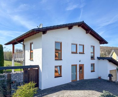 Attraktives, gepflegtes Einfamilienhaus mit Garage und Fernblick nähe Wissen!