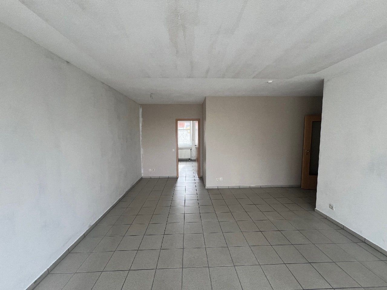 Großzügige 2-Zimmer-Wohnung mit Balkon in sehr gepflegtem Mehrfamilienhaus