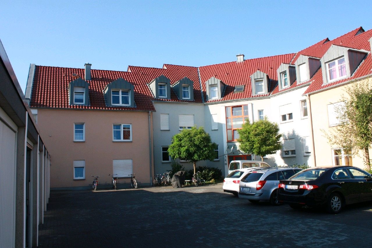 Großzügige 2-Zimmer-Wohnung mit Balkon in sehr gepflegtem Mehrfamilienhaus