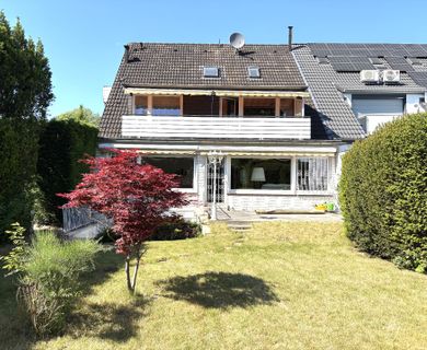 Hilden: Dreifamilienhaus mit freier Gartenwohnung und freiem Apartment!
