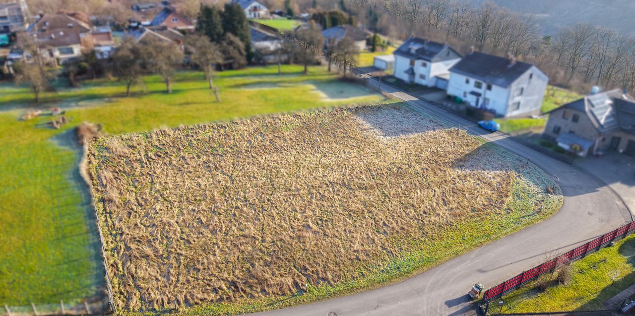 Großzügiges Grundstück in schöner Höhenlage von Windeck!
