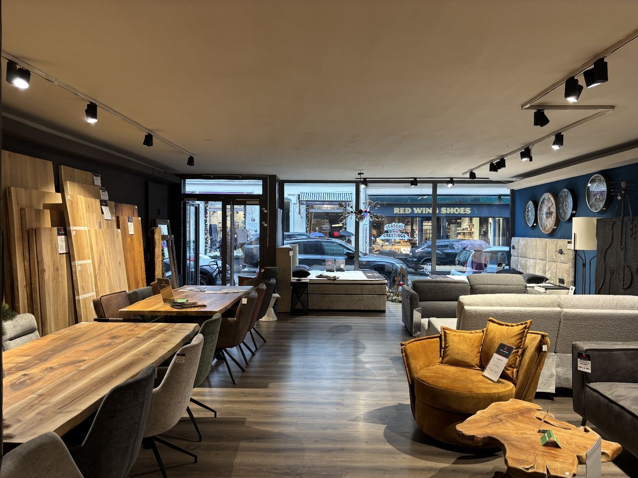 Blick zum Schaufenster