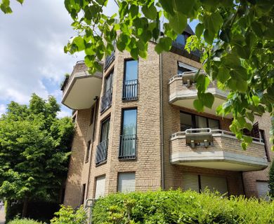 Spitzenwohnung (2 Zi.) am EKO Haus – mit Balkon, Lift und TG (in Niederkassel)