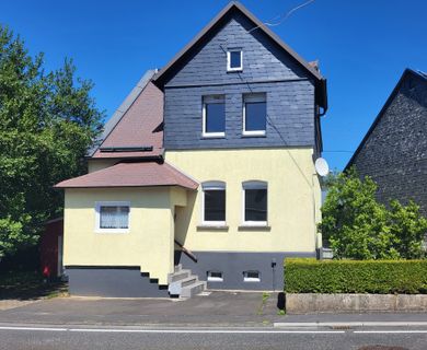 Gemütliches, freistehendes Einfamilienhaus mit gepflegtem Garten und Garage!