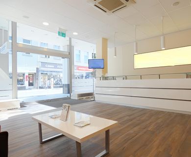 KREFELD MITTE: LADENLOKAL MIT FLEXIBLER AUFTEILUNG ZU MIETEN!